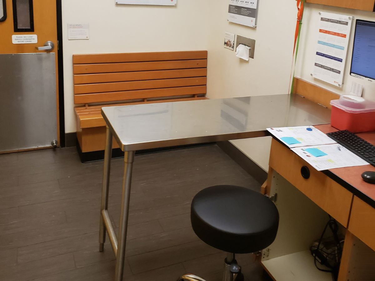 An alternate view of the Rockwall Banfield exam room