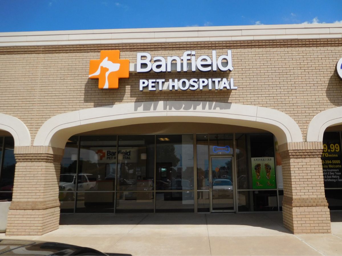 The Carrollton Banfield Banfield hospital entrance
