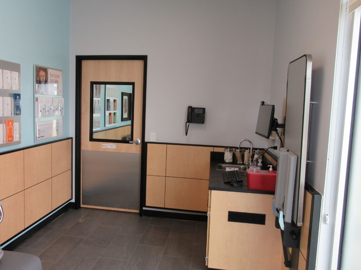 An alternate view of the Little Elm Banfield exam room