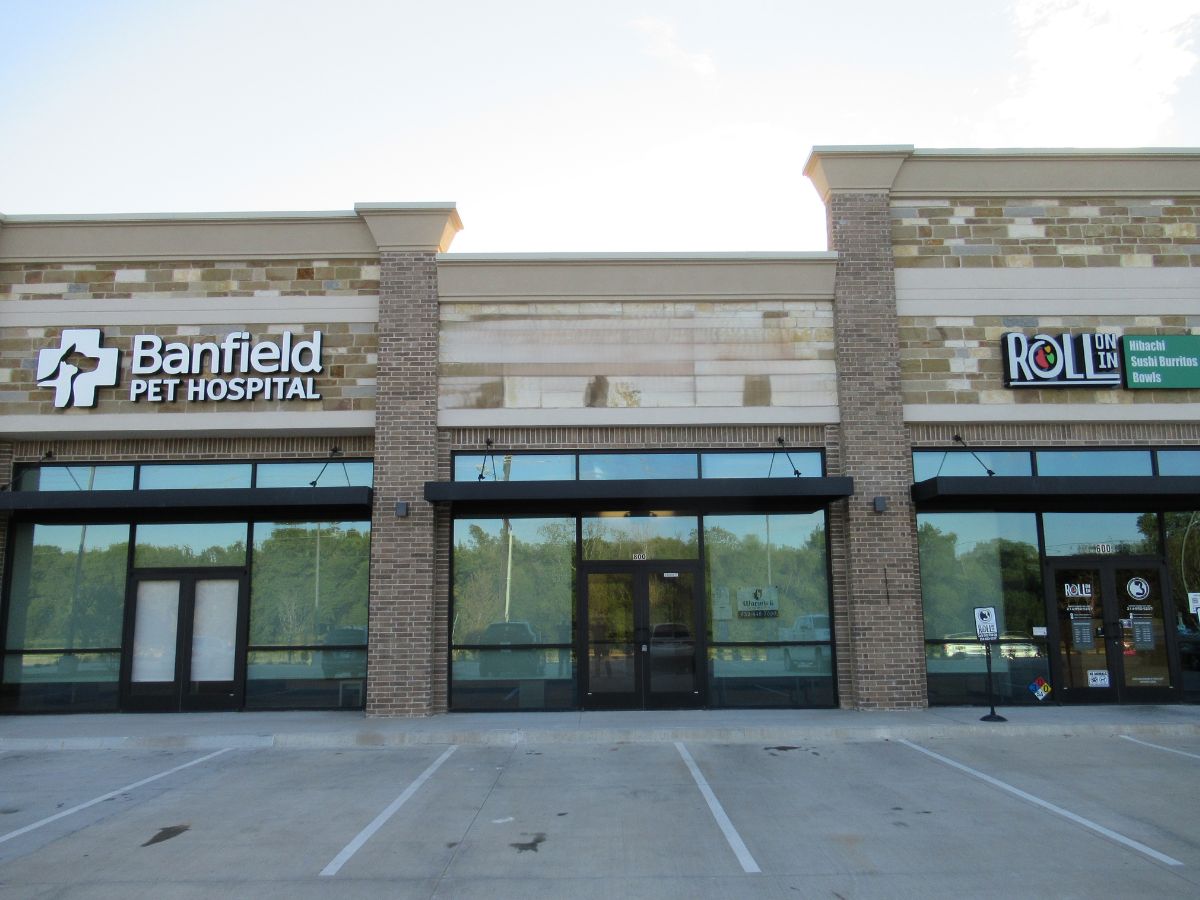 The McKinney-Custer Banfield hospital front entrance and other shops