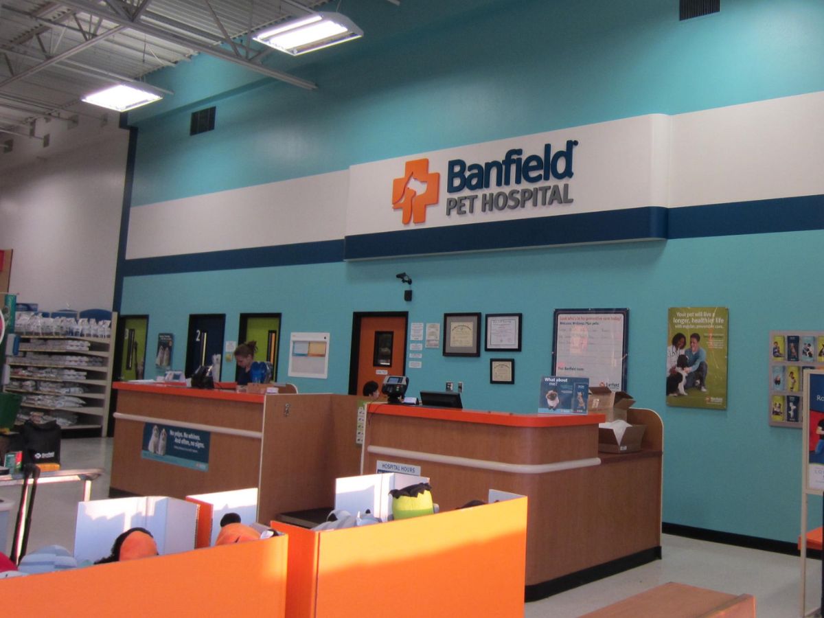 The Banfield Pet Hospital: Burleson front desk
