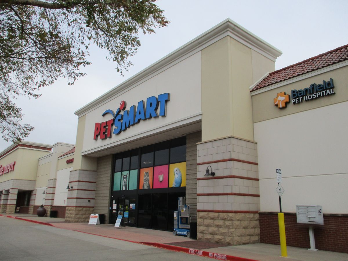 The Fort Worth Alliance Town Center PetSmart and Banfield entrance