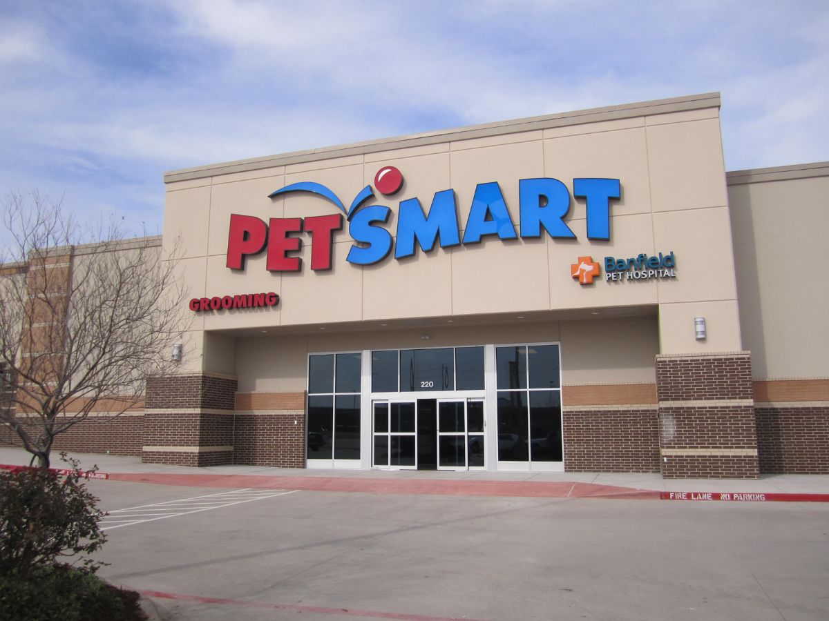 The Banfield - Duncanville PetSmart and Banfield front entrances