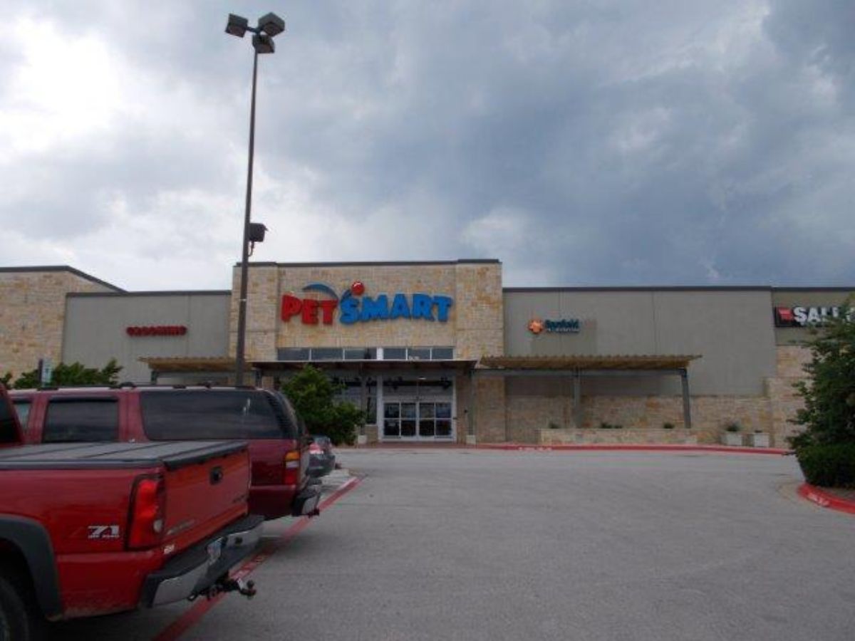 The Temple PetSmart and Banfield front entrance