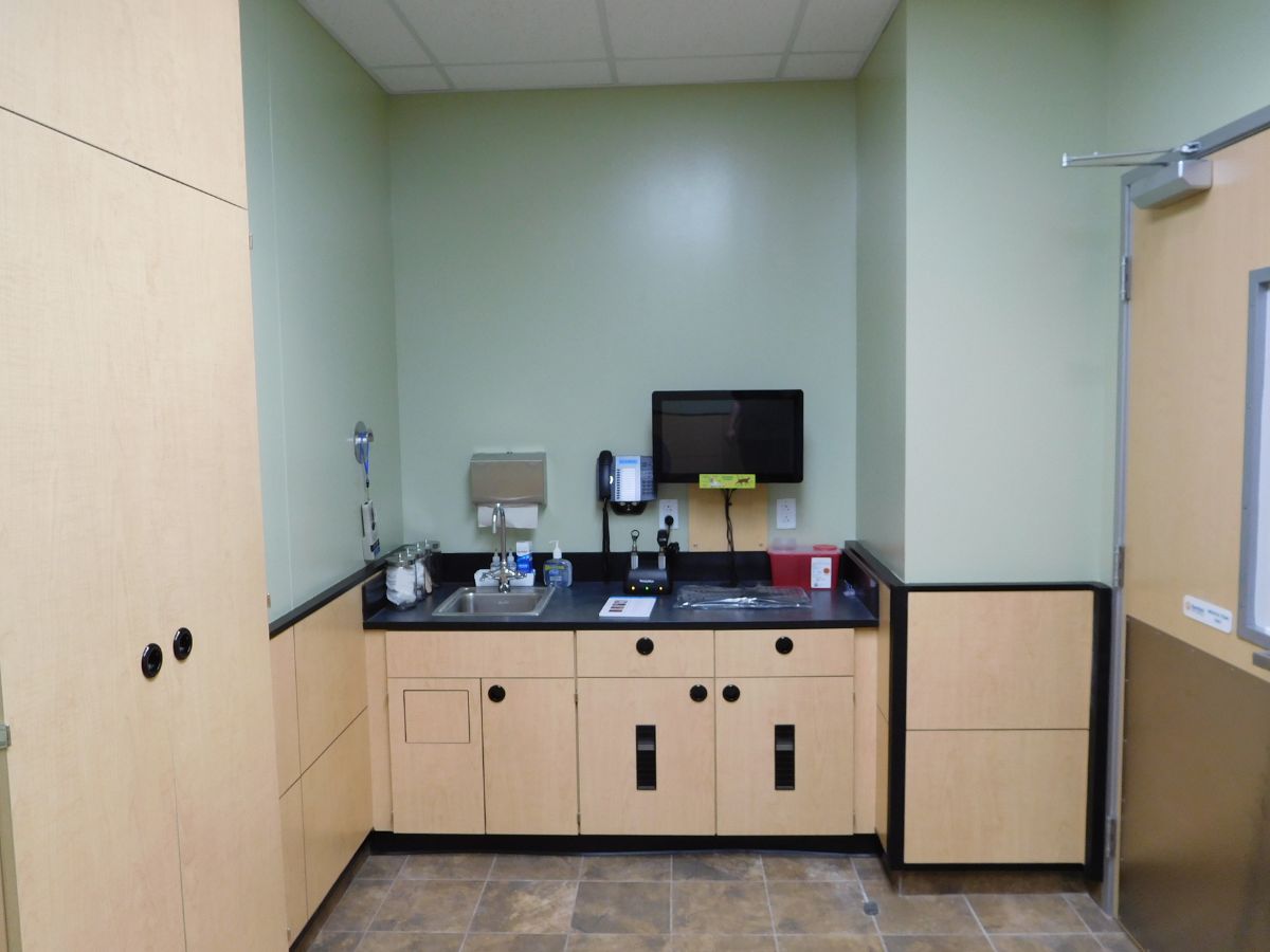 An alternate view of the Banfield - Spring exam room