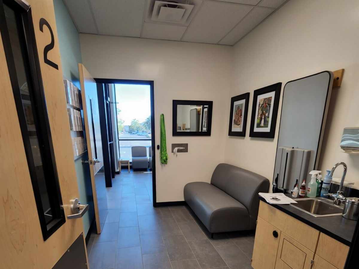 The Santa Rosa Banfield exam room and table