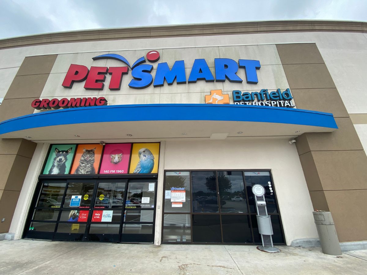 The Banfield - Houston (I-45) PetSmart and Banfield building front entrances