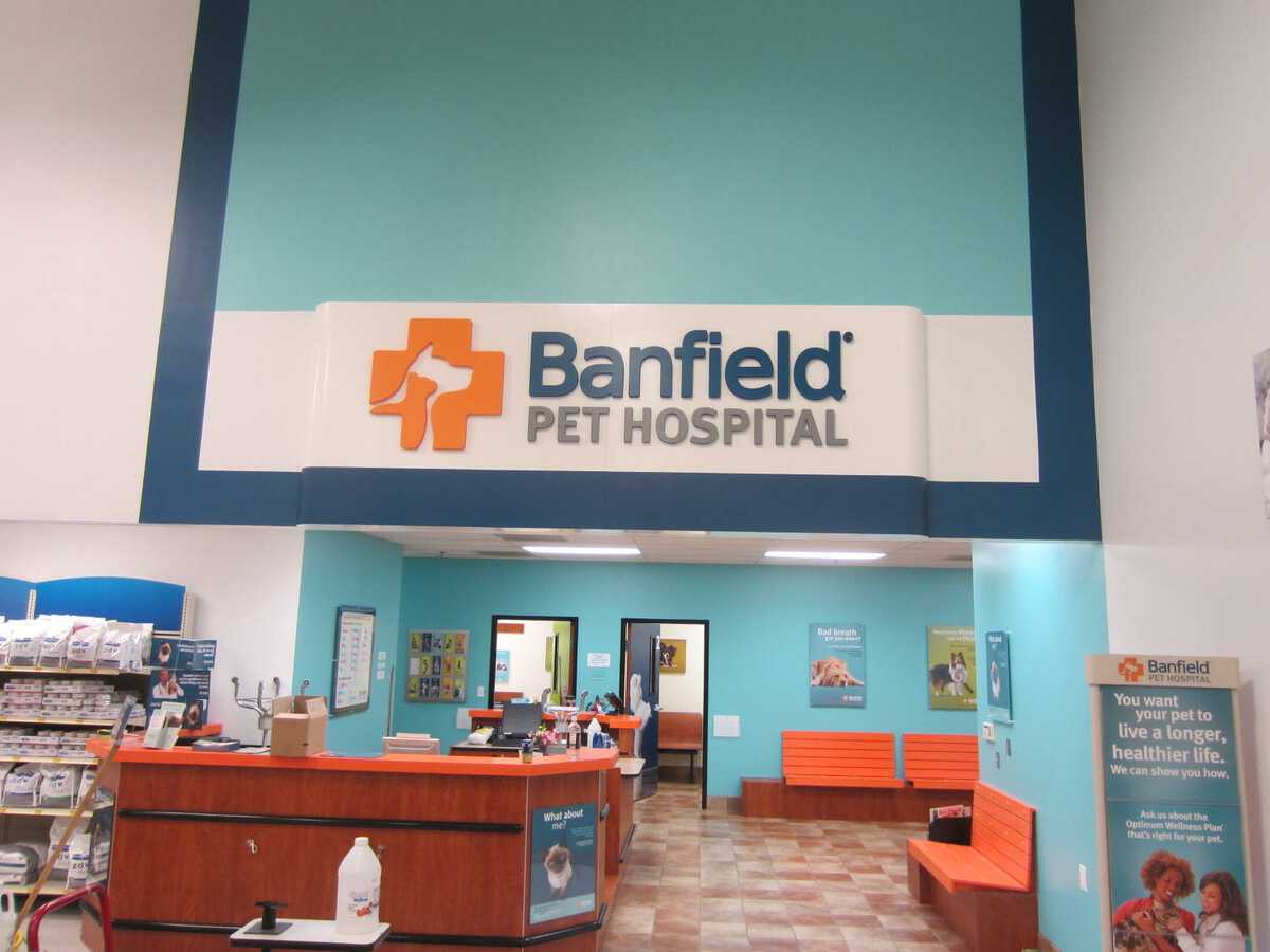 The Salt Lake City N Banfield front desk area