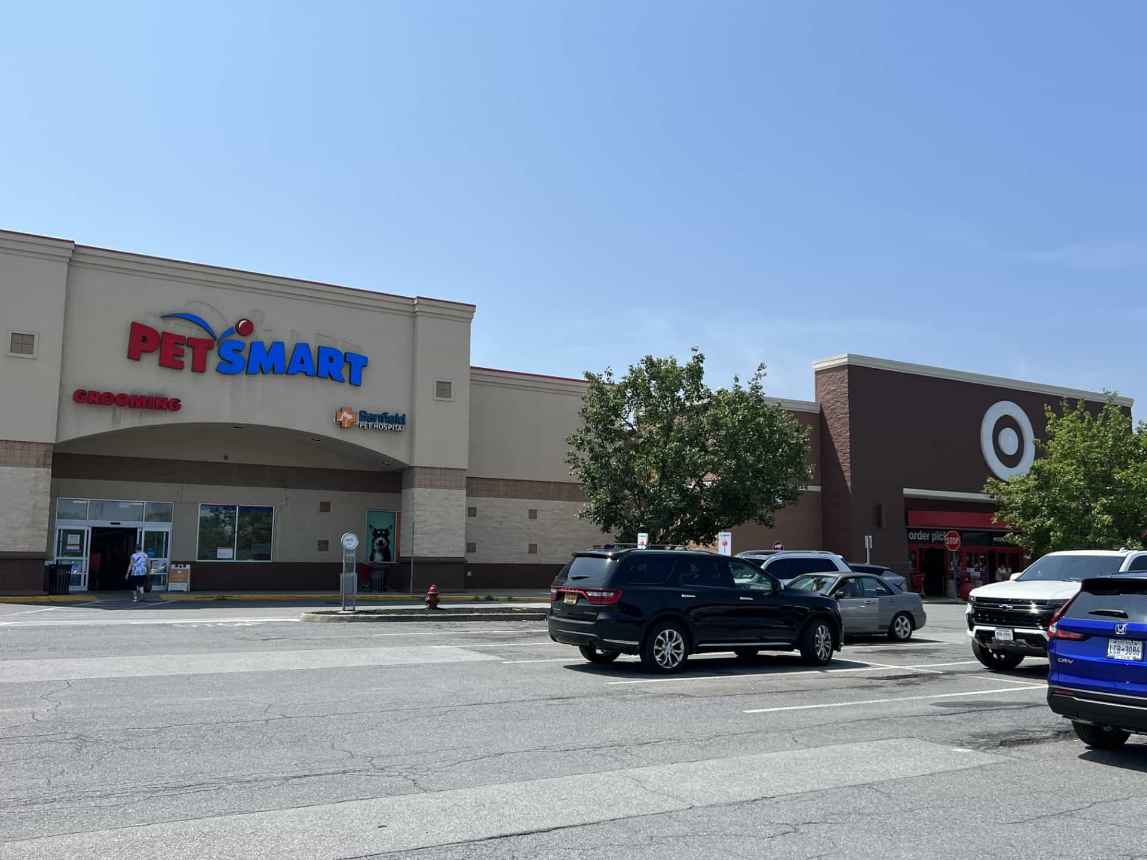 The outside of PetSmart and BPH at Saratoga Springs
